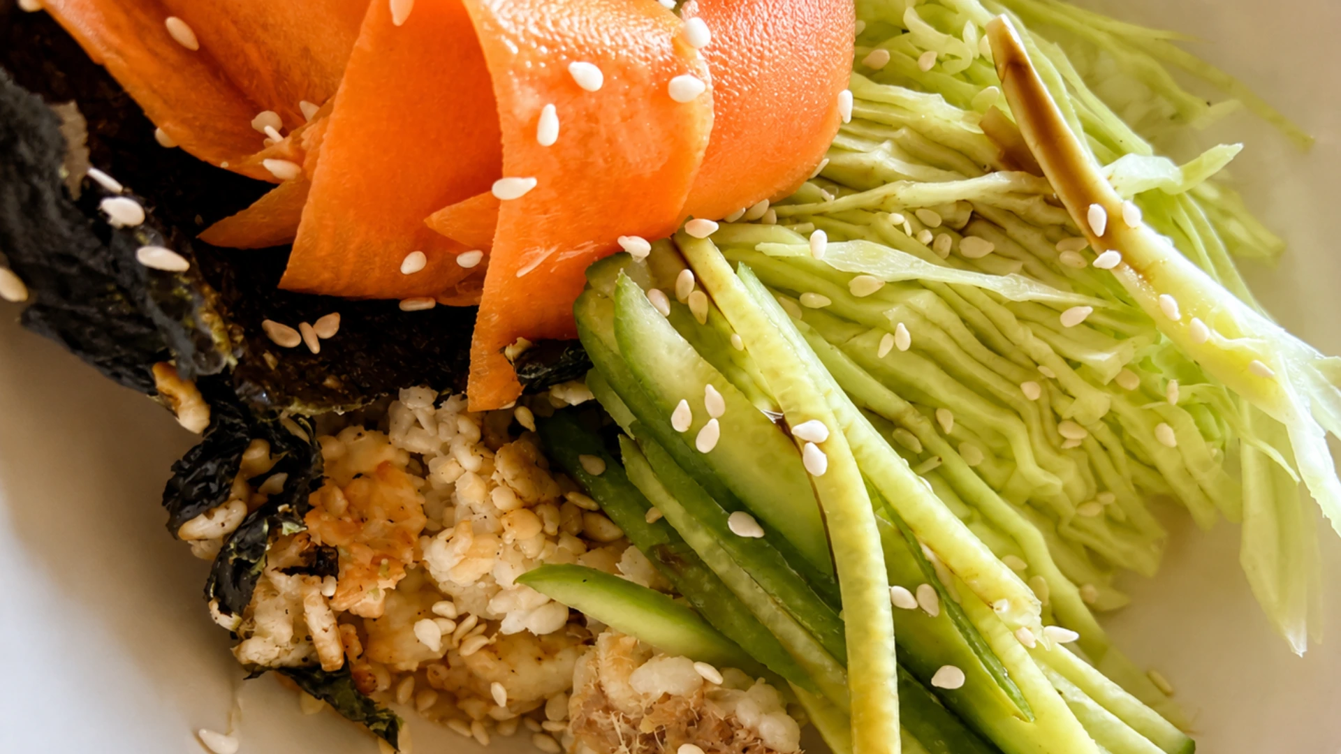 Quick and easy Sushi Pocket meal with fresh vegetables